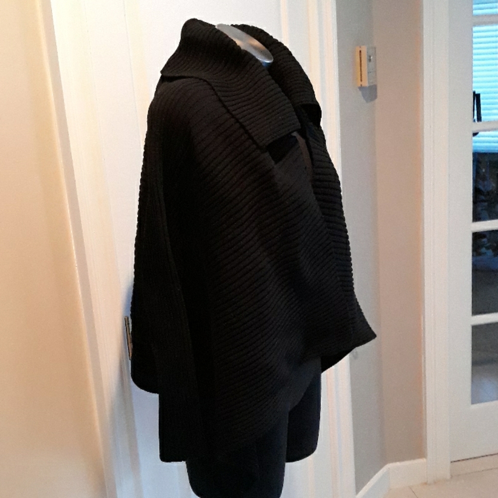 Sweater - Picture 2 of 4